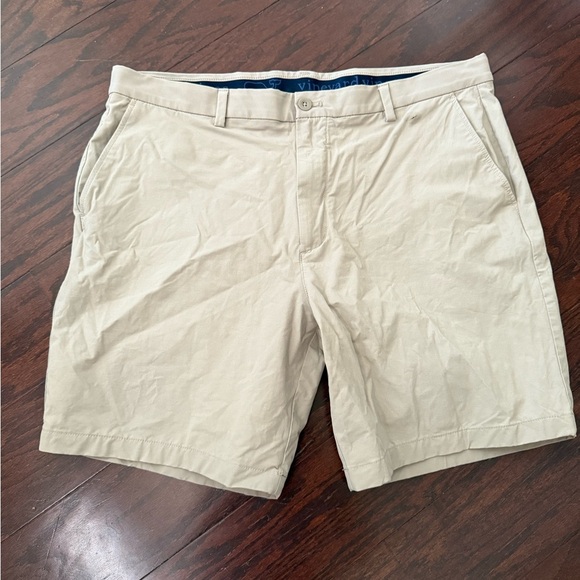 Vineyard Vines Men's Khaki Flat Front Shorts - Picture 1 of 3